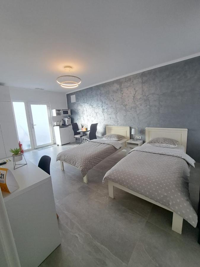 Kevin&Jessica Rooms Giarmata Экстерьер фото